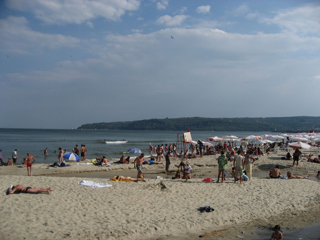 Люди на пляже в Варне, Болгария. Фото 1 – фотографии Болгарии
