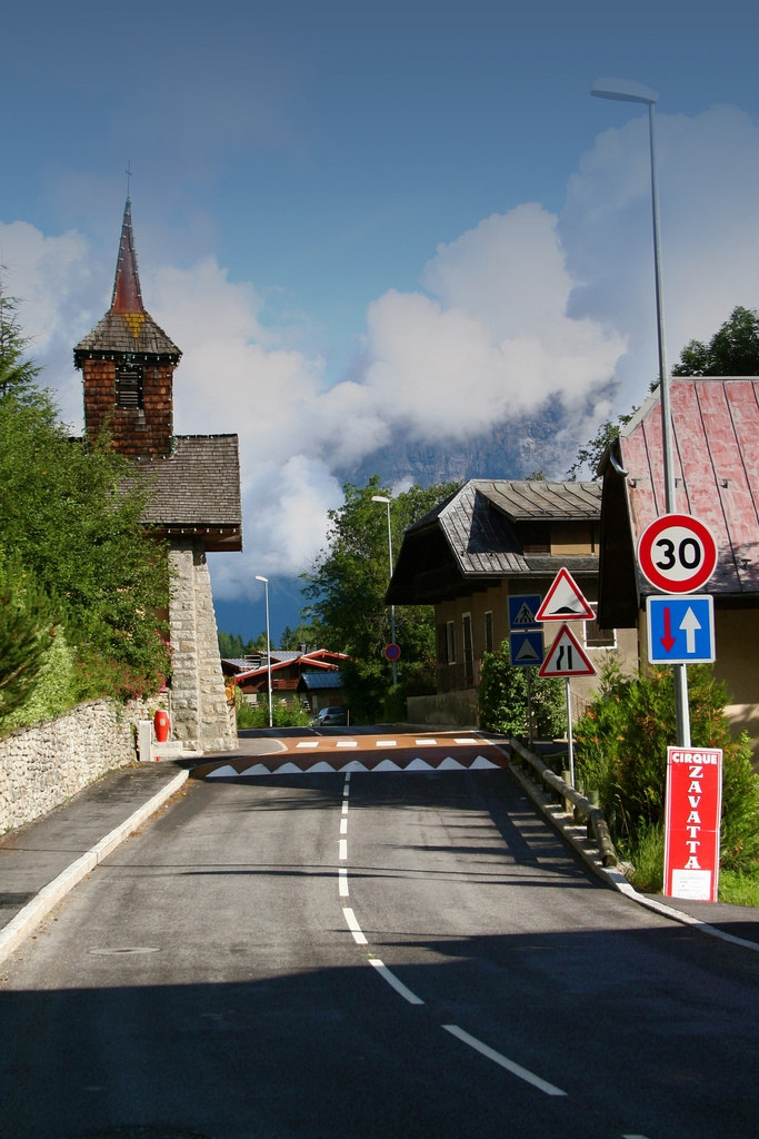 Деревня в Лез-Уш, Франция – фотографии Франции