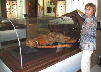Мумия «Алтайской принцессы» в музее Горно-Алтайска. Фото 1 – фотографии России