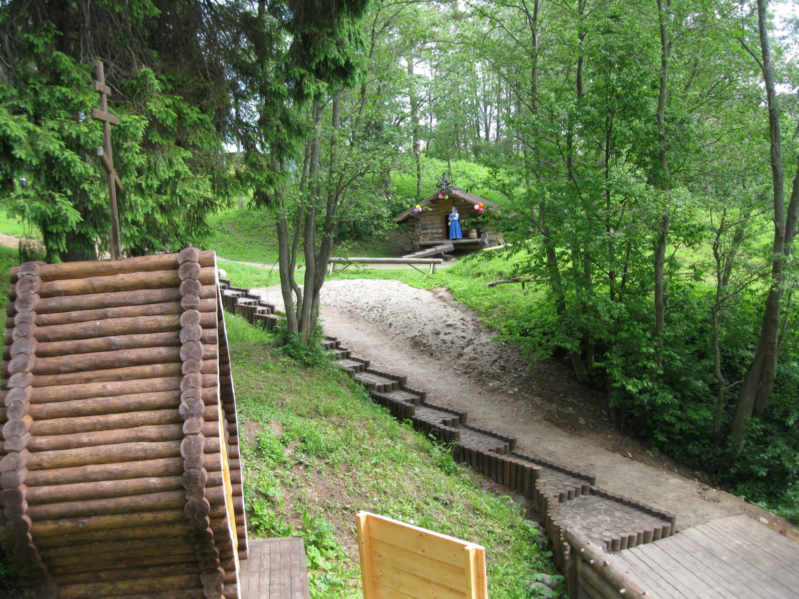 Лесная резиденция ярославского медведя в селе Кукобой – фотографии России