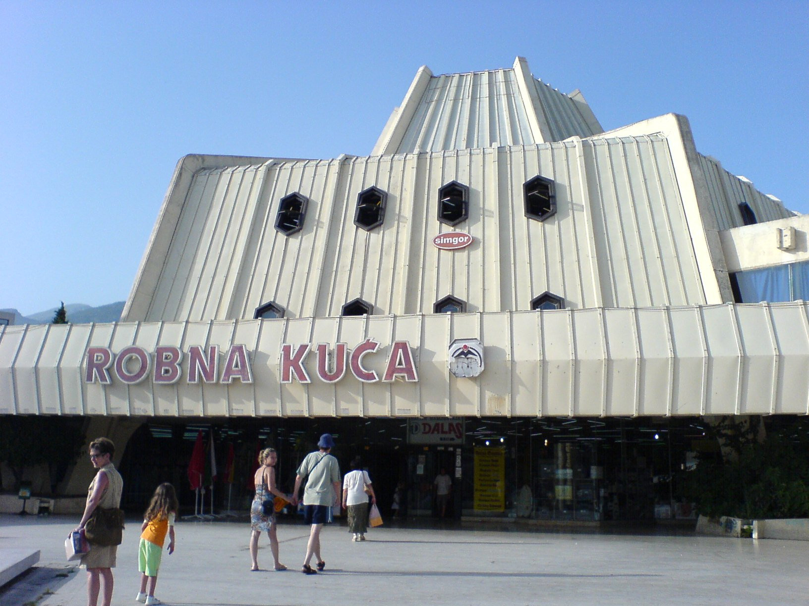 Торговый центр в Бар, Черногория – фотографии Черногории