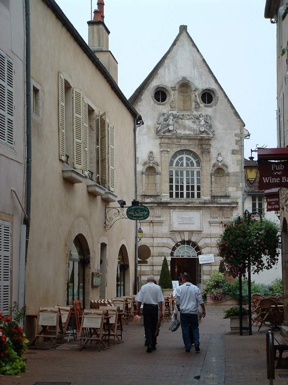 Кафе в Боне, Франция – фотографии Франции