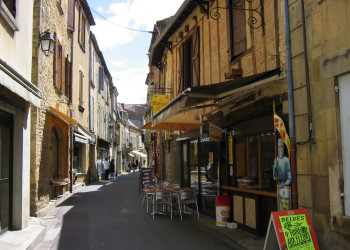 Улица в Бельве, Франция. Фото 8 – фотографии Франции