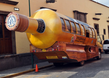 Экскурсионный автобус в Текила, Мексика – фотографии Мексики