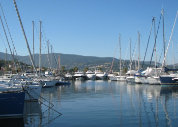 Яхты и катера в Ла-Круа-Вальмер, Франция – фотографии Франции