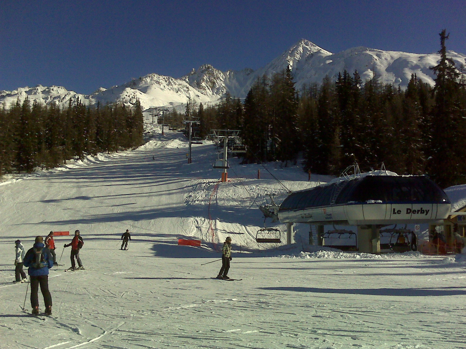 Лыжники в Лез-Арк, Франция. Фото 1 – фотографии Франции