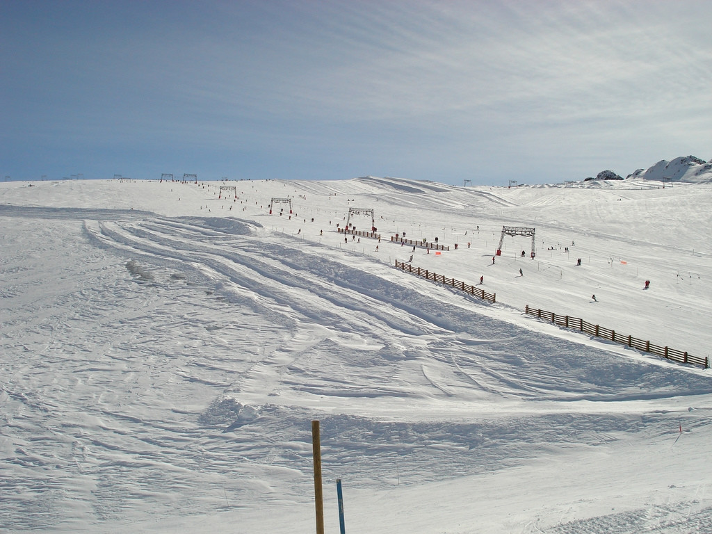 Лыжная трасса в Ле-Дез-Альп, Франция – фотографии Франции