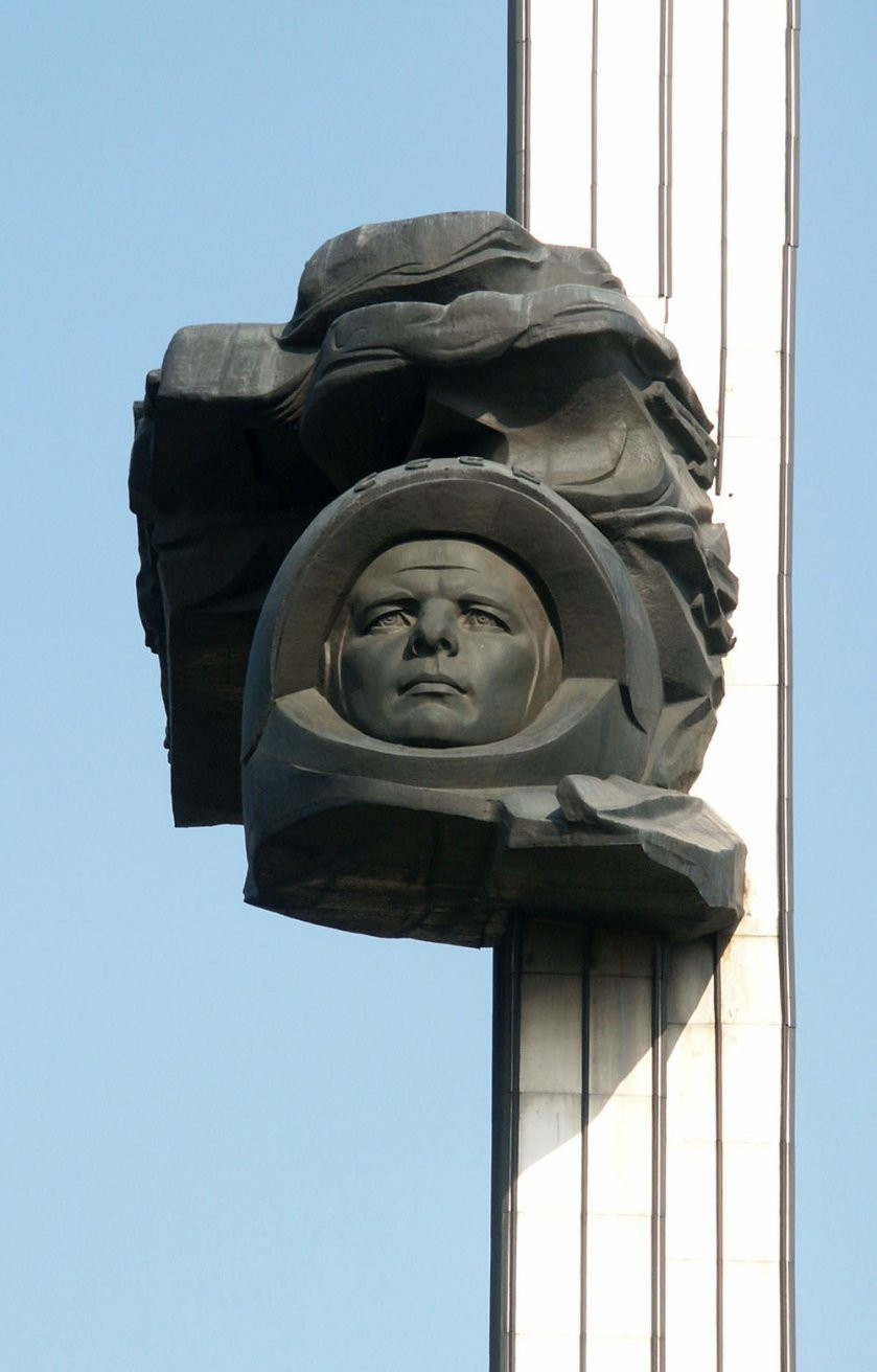 Памятник Ю. Гагарину в Калуге, Россия. Фото 7 – фотографии России