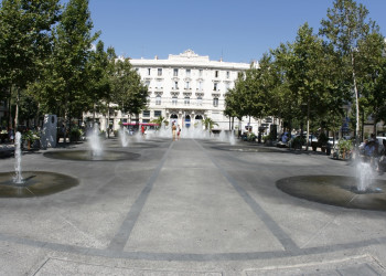 Фонтан в Антиб, Франция – фотографии Франции