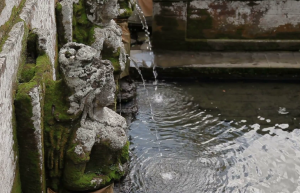 Памятник истории и мифов слоновая пещера Гоа Гаджа на Бали, Индонезия – фотографии Индонезии