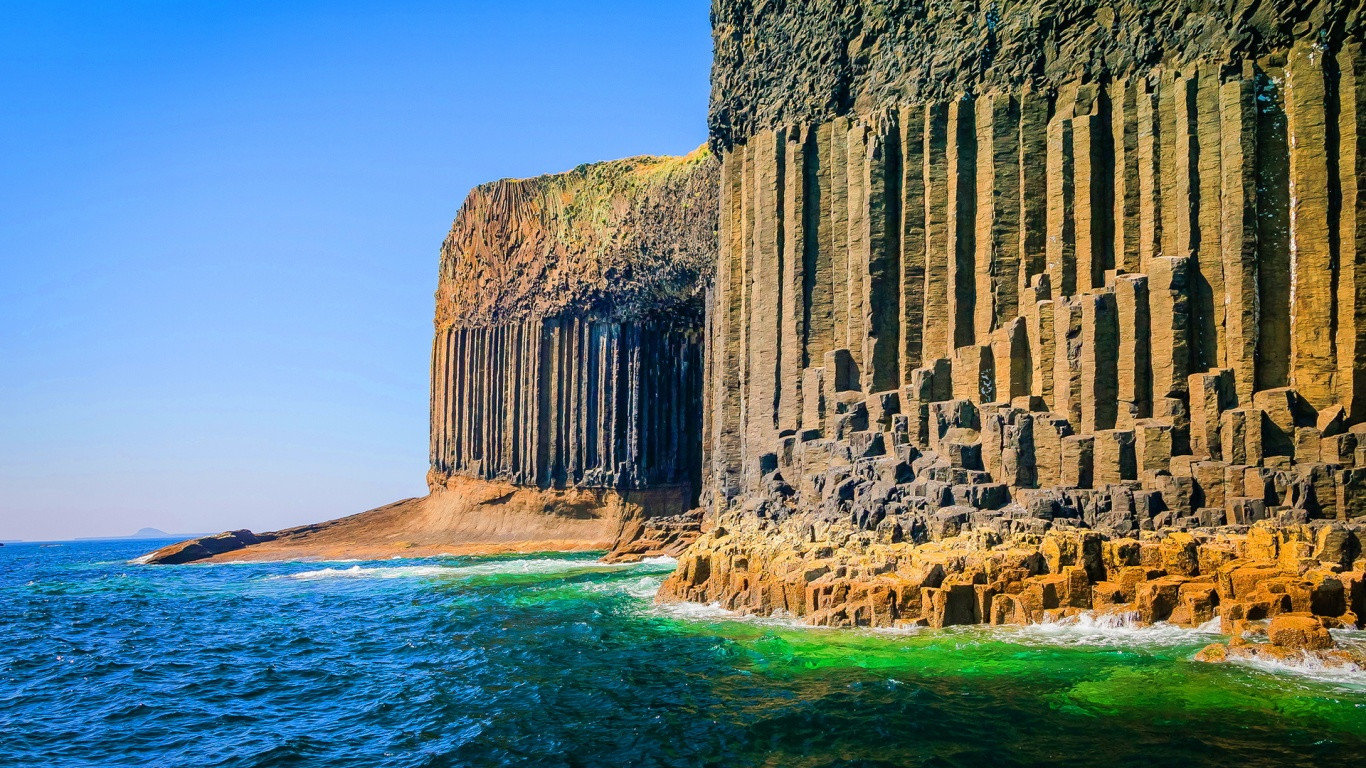 Фингалова пещера (Fingal’s Cave) на шотландском островке Стаффа (Staffa) – фотографии Великобритании