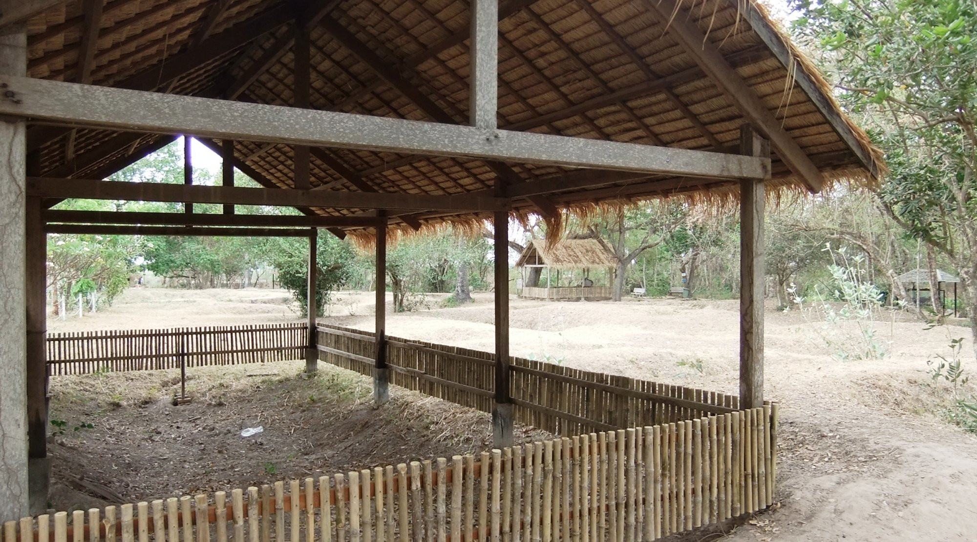 Музей геноцида Чоенг Эк (Choeung Ek) – фотографии Камбоджи