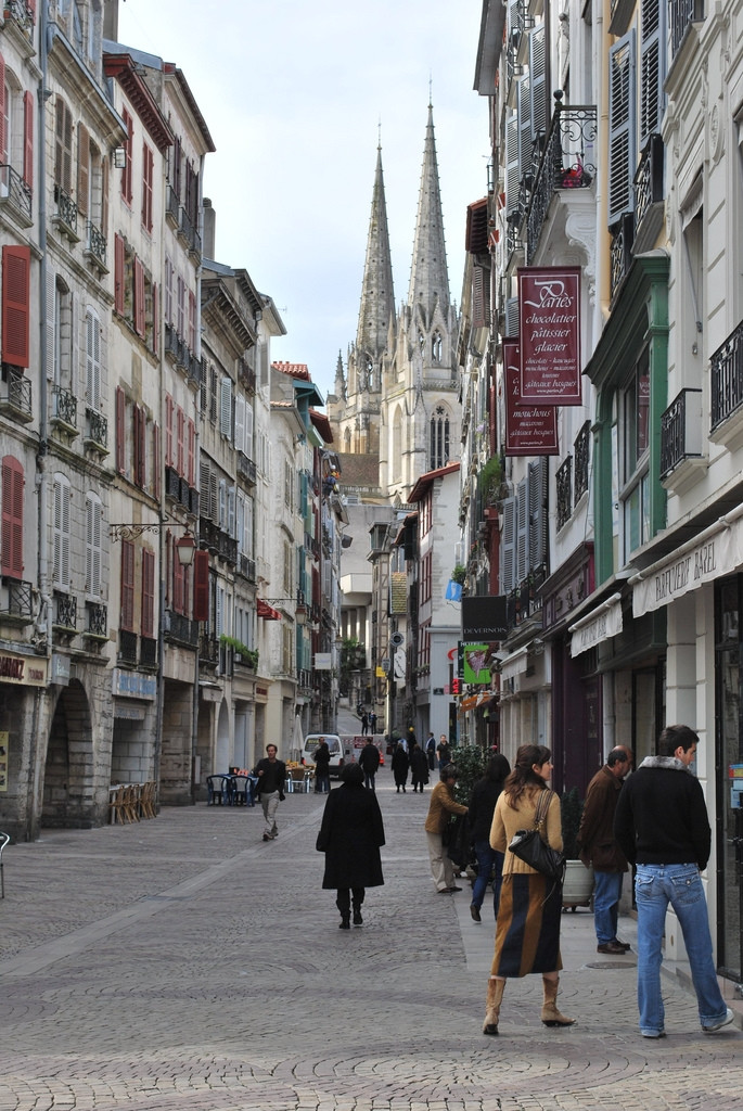 Улица в Байонне, Франция. Фото 2 – фотографии Франции