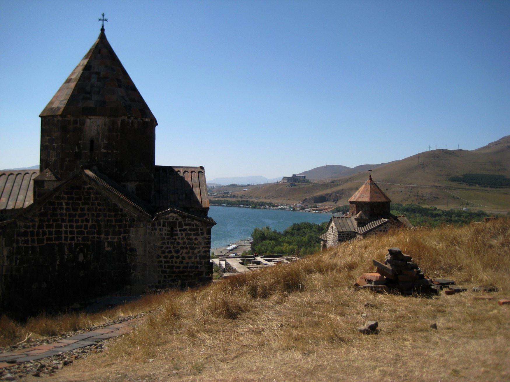 Церковь на озере Севан, Армения. Фото 6 – фотографии Армении