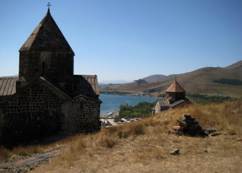 Церковь на озере Севан, Армения. Фото 6 – фотографии Армении