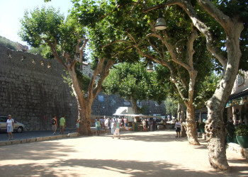 Улица в Сен Поль де Ванс, Франция – фотографии Франции