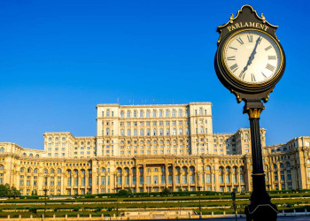 В жизни румын Дворец парламента в Бухаресте считается символом угнетения – фотографии Румынии