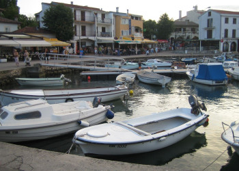 Причал в Малинске, Хорватия – фотографии Хорватии