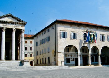 Площадь в Пула, Хорватия. Фото 1 – фотографии Хорватии