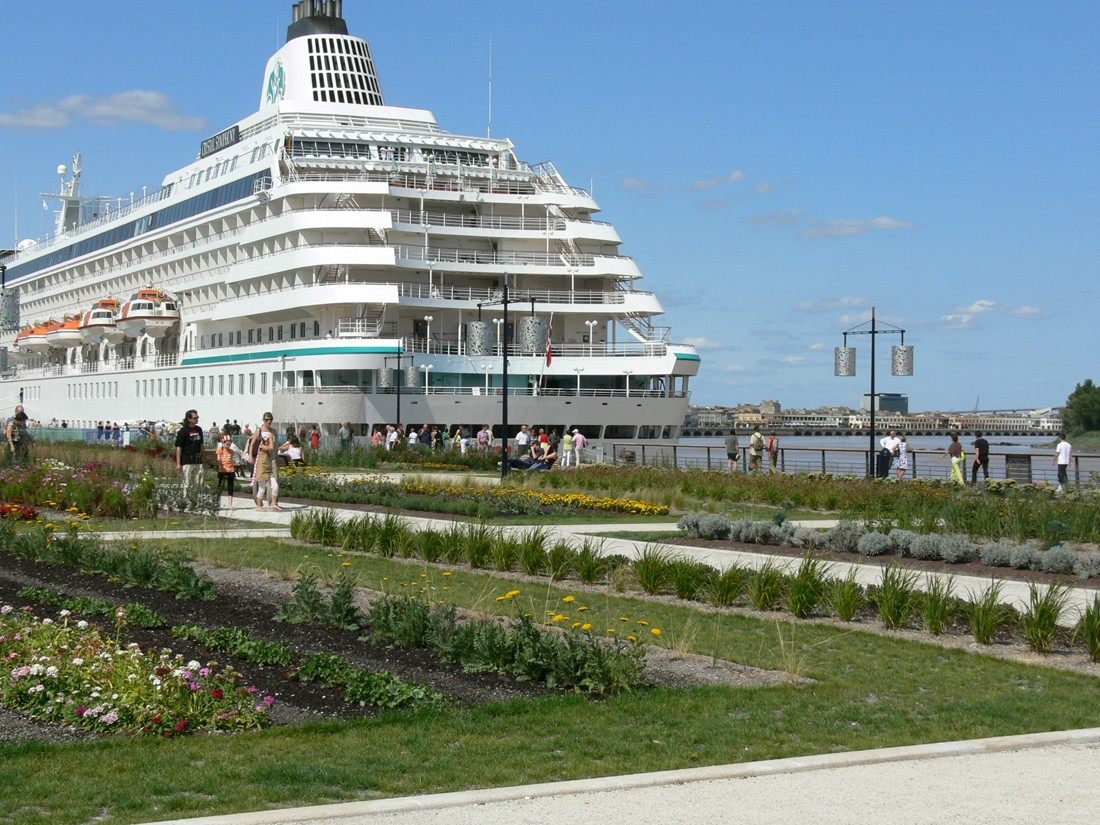 Корабль в Бордо, Франция – фотографии Франции