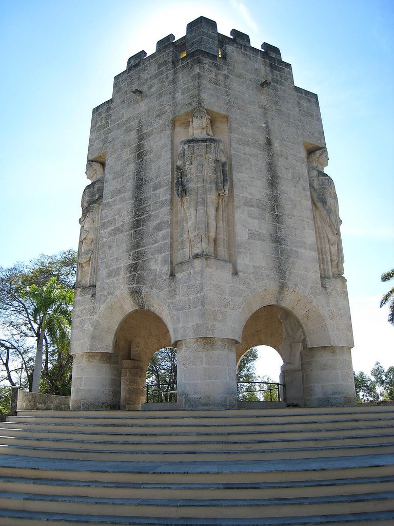 Памятник в Сантьяго-де- Куба, Куба. Фото 6 – фотографии Кубы