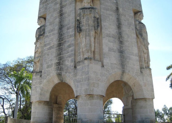 Памятник в Сантьяго-де- Куба, Куба. Фото 6 – фотографии Кубы