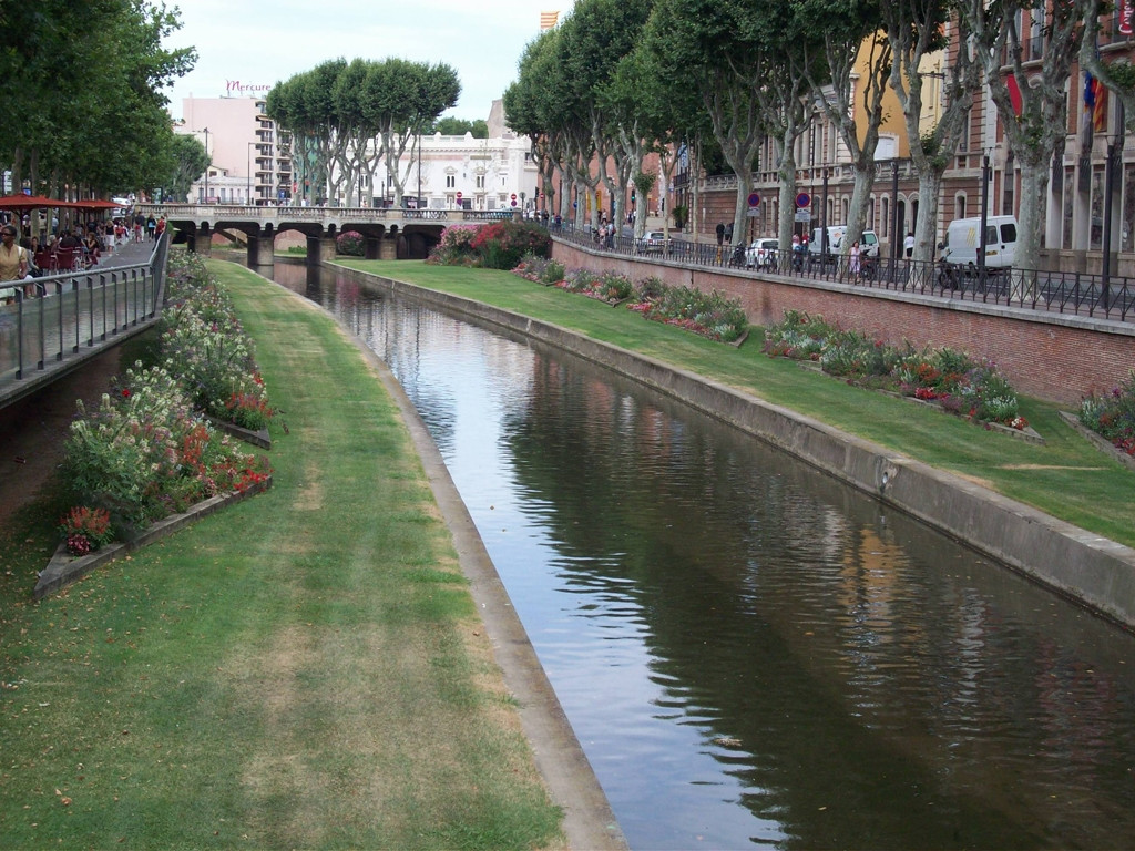 Канал в Перпиньяне, Франция. Фото 1 – фотографии Франции