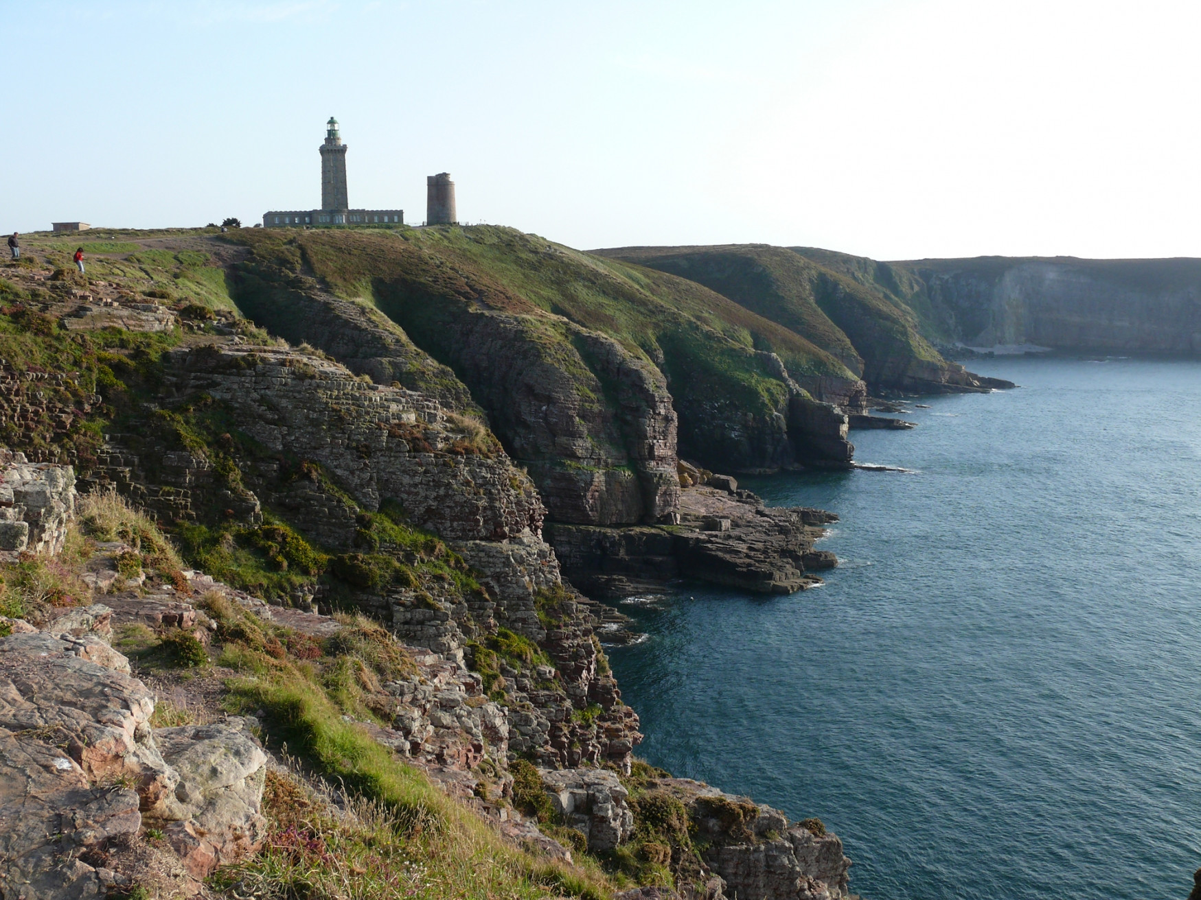 Скалы в Фреэль мысе, Франция. Фото 1 – фотографии Франции
