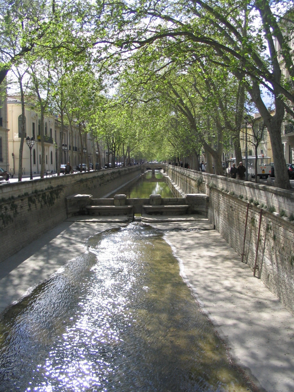 Канал в Ниме, Франция – фотографии Франции