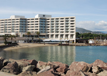 Отель в Манделье-ля-Напуль, Франция – фотографии Франции