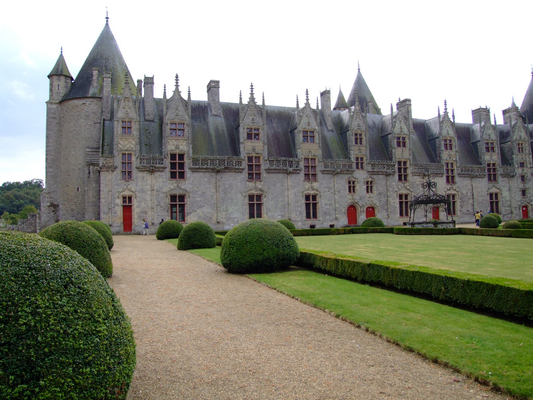 Архитектура в Жослене, Франция – фотографии Франции