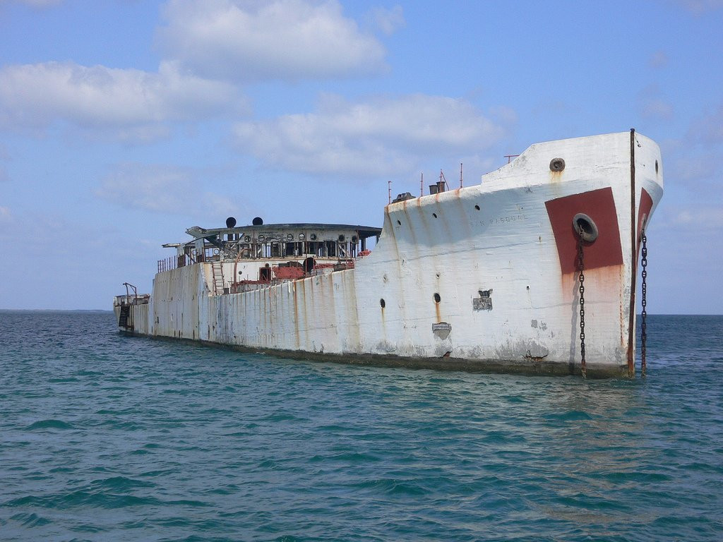 Корабль в Кайо-Энсеначос, Куба – фотографии Кубы