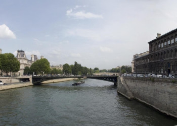 Набережная в Париже, Франция – фотографии Франции