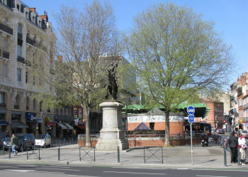 Памятник в Тулузе, Франция – фотографии Франции