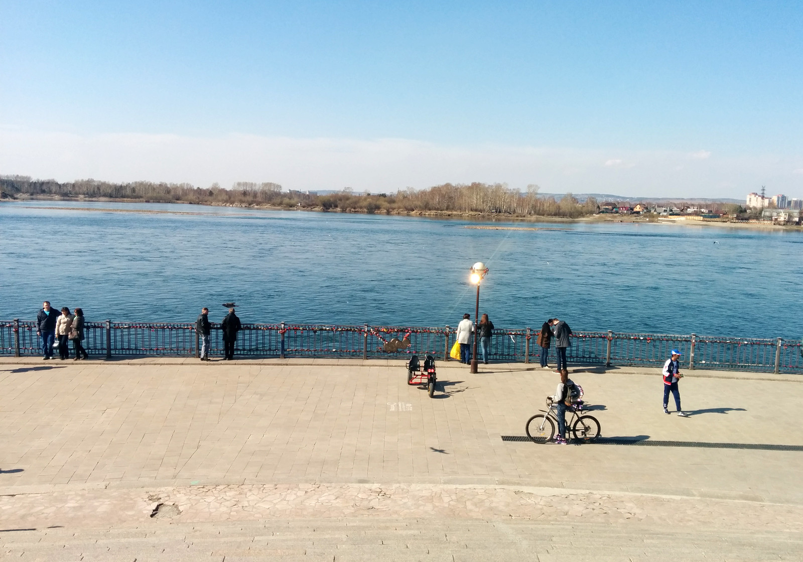 Набережная Иркутска у Вечного Огня. Фото 2 – фотографии России