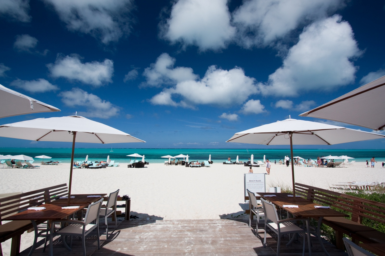 Отличная фотка на пляже острова Провиденсиалес – фотографии Тёркс и Кайкос