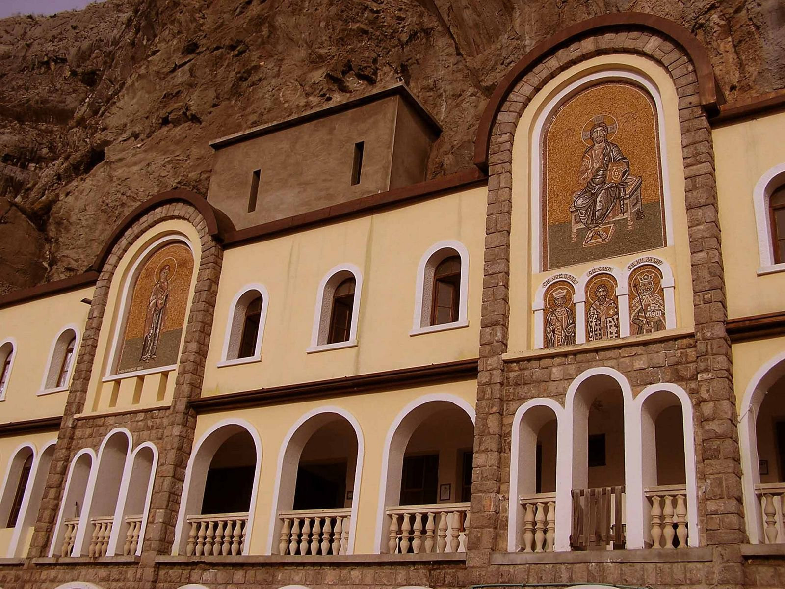 Монастырь в Даниловграде, Черногория. Фото 1 – фотографии Черногории