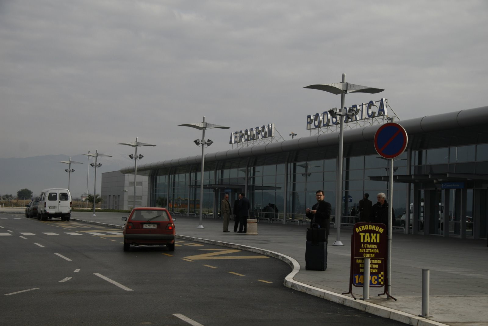 Аэропорт в Подгорица, Черногория. Фото 1 – фотографии Черногории