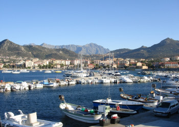 Яхты и катера в Иль-Русса, Франция – фотографии Франции