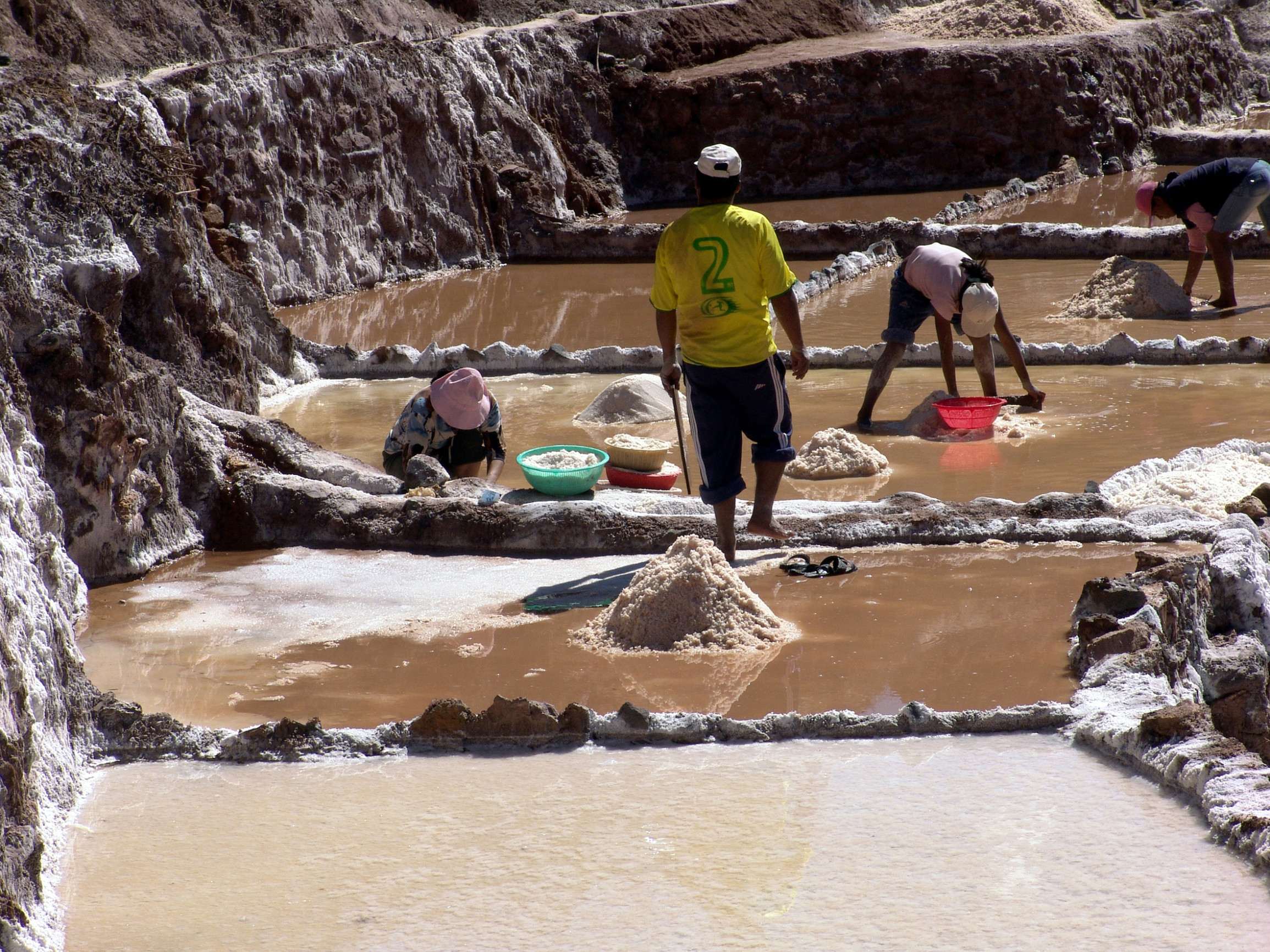 производство соли в Марасе – фотографии Перу