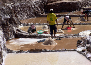 производство соли в Марасе – фотографии Перу