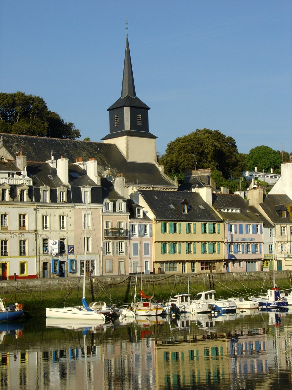Дома на набережной в Ле-Пале, Франция. Фото 3 – фотографии Франции
