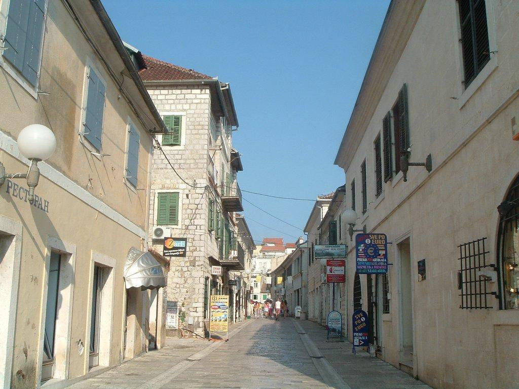 Улица в Херцег-Нови, Черногория. Фото 10 – фотографии Черногории
