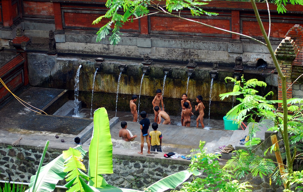 Святой источник Tirta Empul, Бали – фотографии Индонезии