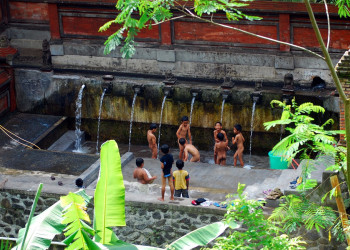 Святой источник Tirta Empul, Бали – фотографии Индонезии