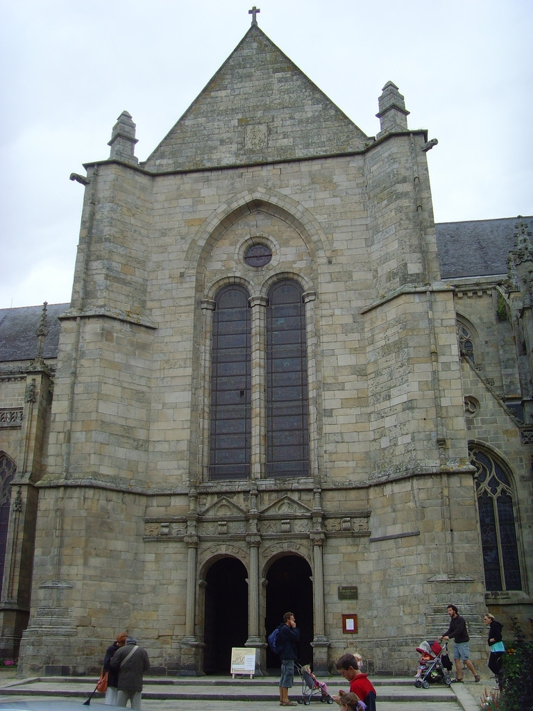 Храм в Динане, Франция – фотографии Франции