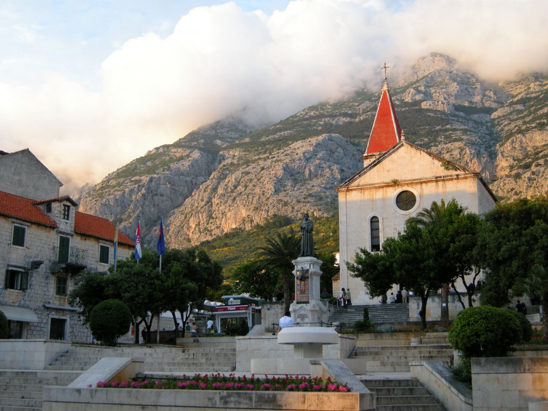 Памятник Макарска, Хорватия. Фото 1 – фотографии Хорватии