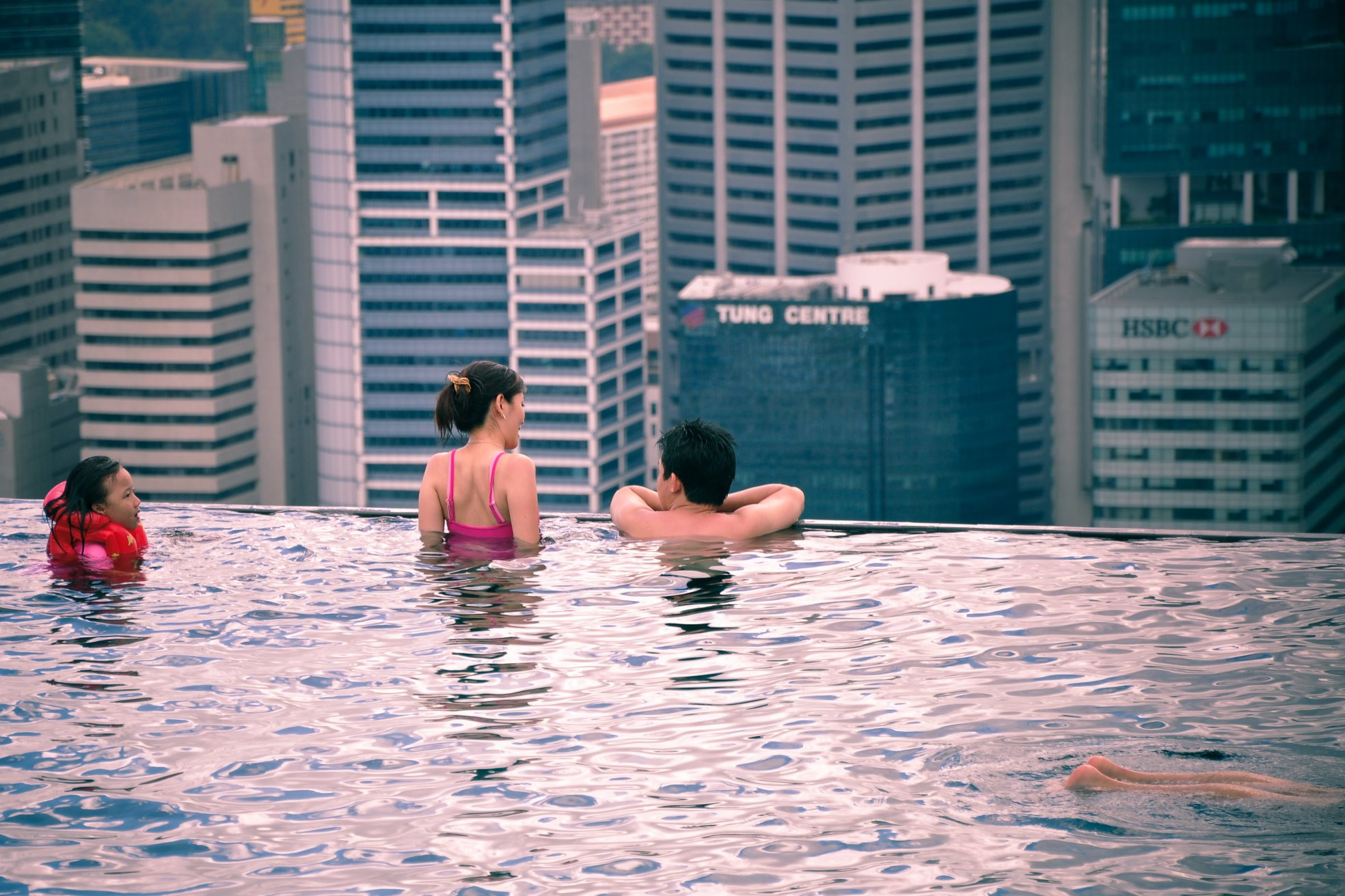 Бассейн в отеле Марина-Бэй-Сэндс – фотографии Сингапура