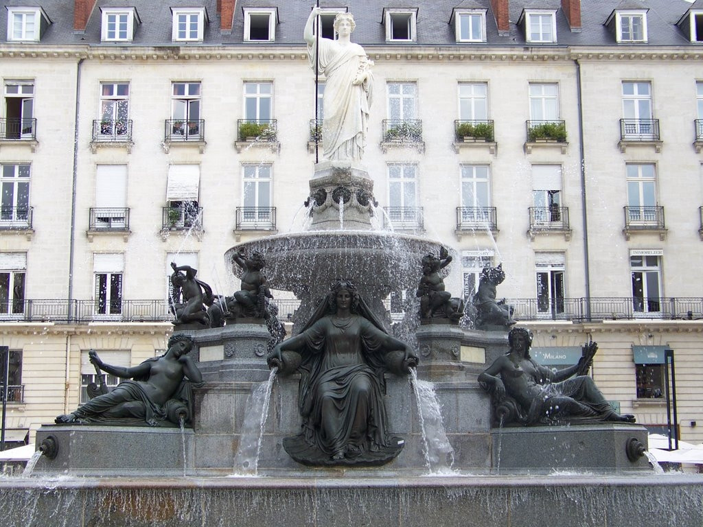 Фонтан в центре города Нант, Франция. Фото 5 – фотографии Франции