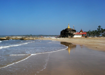 Храм на валуне известняка – фотографии Мьянмы